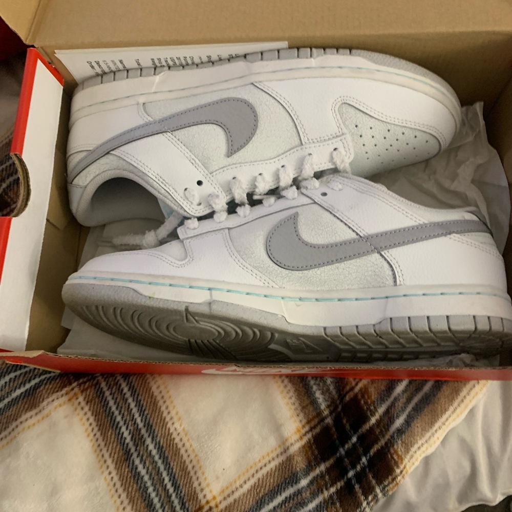 Nike Men’s Low-Top Sneakers in White and Light Gray